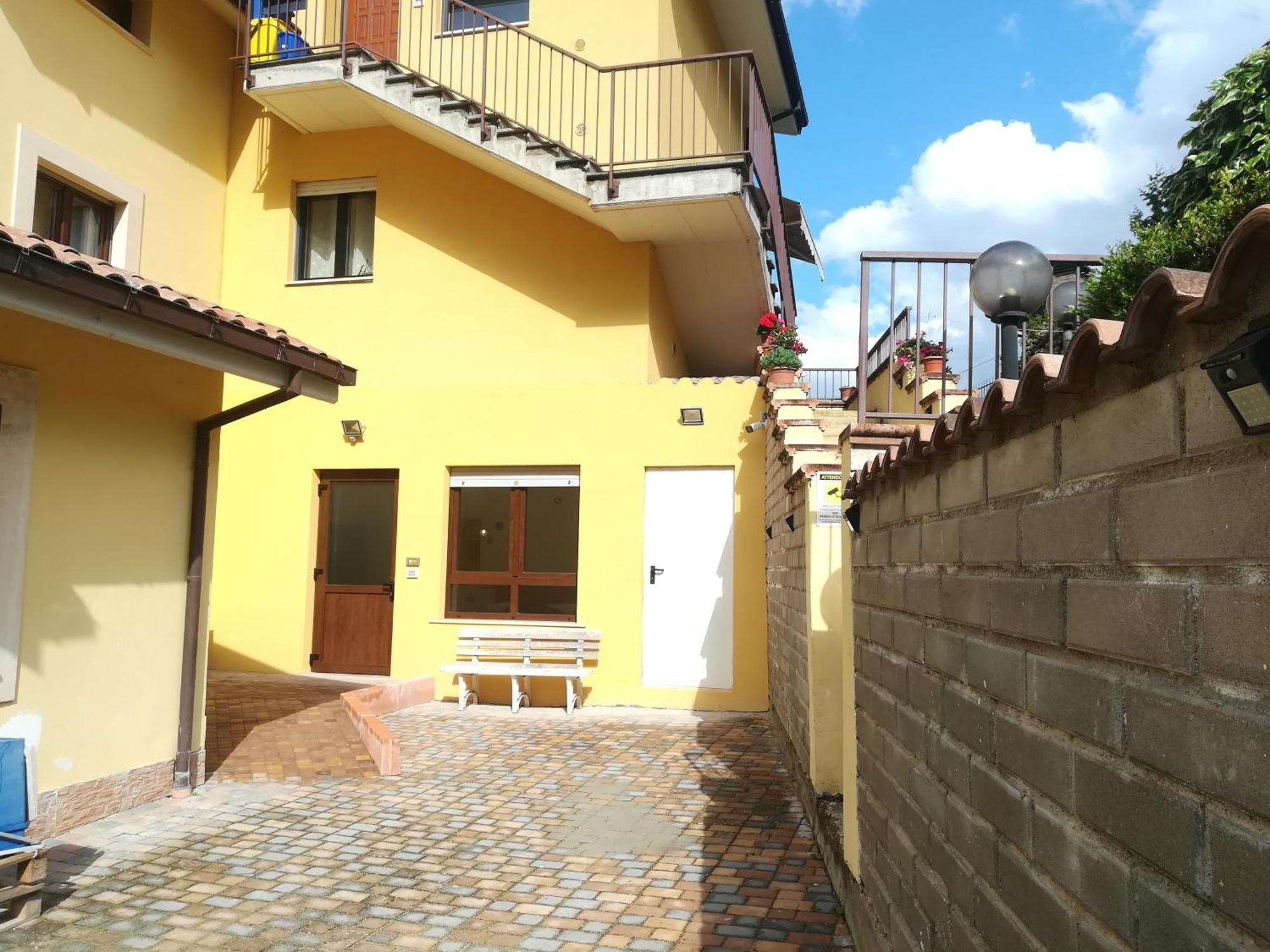 Complesso Turistico Aurora - Camere B&B Poggio Picenze 外观 照片